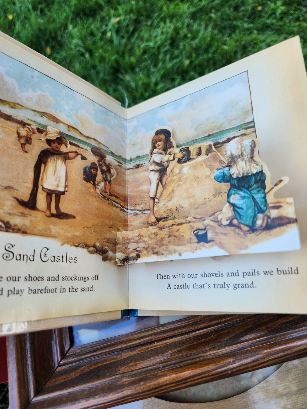 Mini Pop Up Book - Picture 4 of 6